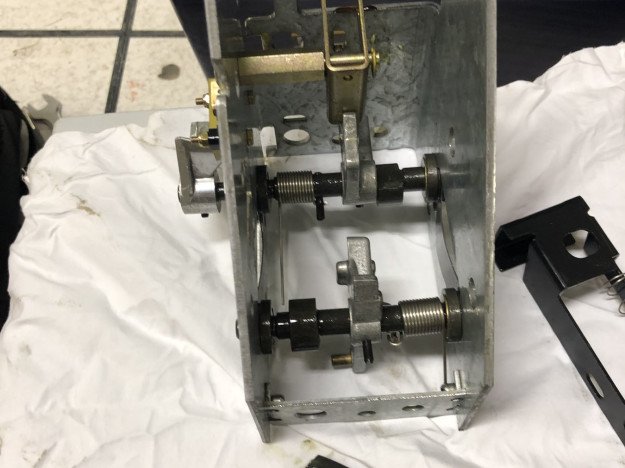 Maintenance disjoncteur et contacteur HTA Schneider Electric - Commande FG2 démontée