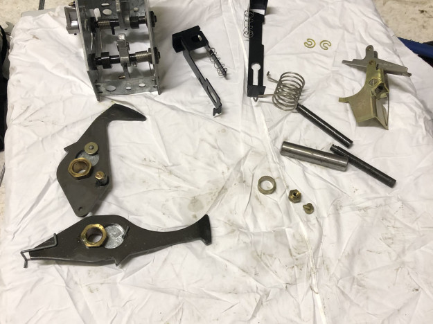 Maintenance disjoncteur et contacteur HTA Schneider Electric - Commande FG2 démontée