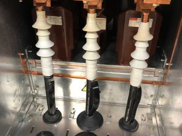 Maintenance disjoncteur et contacteur HTA Schneider Electric - Départ câbles après maintenance