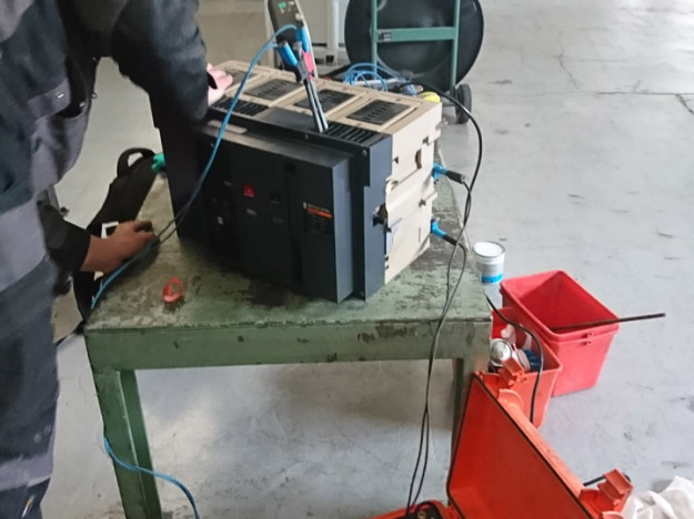 Maintenance BT MasterPact - Injection sur les auxiliaires et protection du disjoncteur
