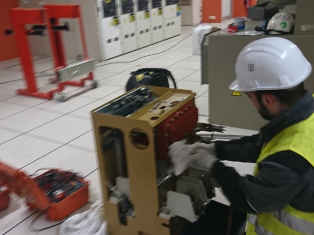 Maintenance disjoncteur et contacteur HTA Schneider Electric - ROLLARC