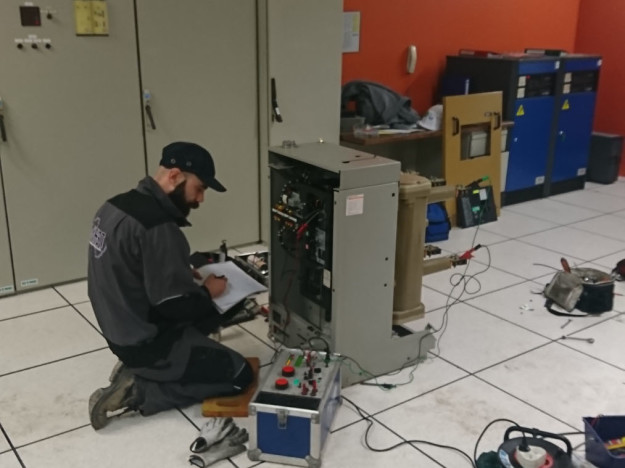 Maintenance disjoncteur et contacteur HTA Schneider Electric - Merlin Gerin FG2