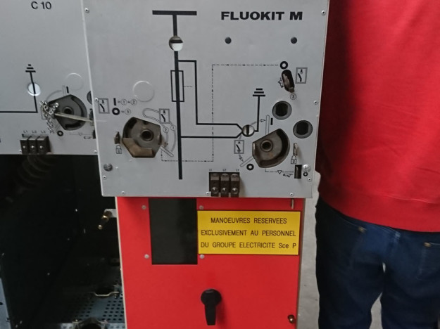 Tableau HTA - Schneider Electric Fluokit M24 en atelier