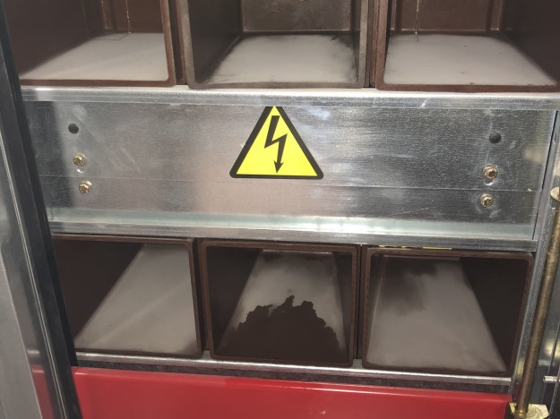 Tableau débrochable HTA - poussiéreux