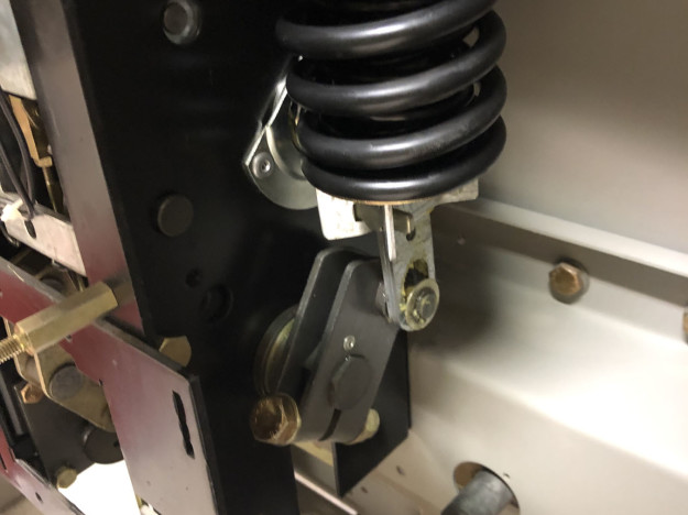 Maintenance disjoncteur et contacteur HTA Schneider Electric - Ressort FG2 avant maintenance